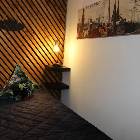 Kleine Souterrain Naehe Hamburg