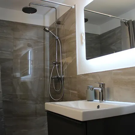 Kleine Souterrain Naehe Hamburg * Ной-Вульмсторф