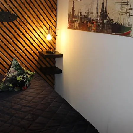 Kleine Souterrain Naehe Hamburg * Ной-Вульмсторф