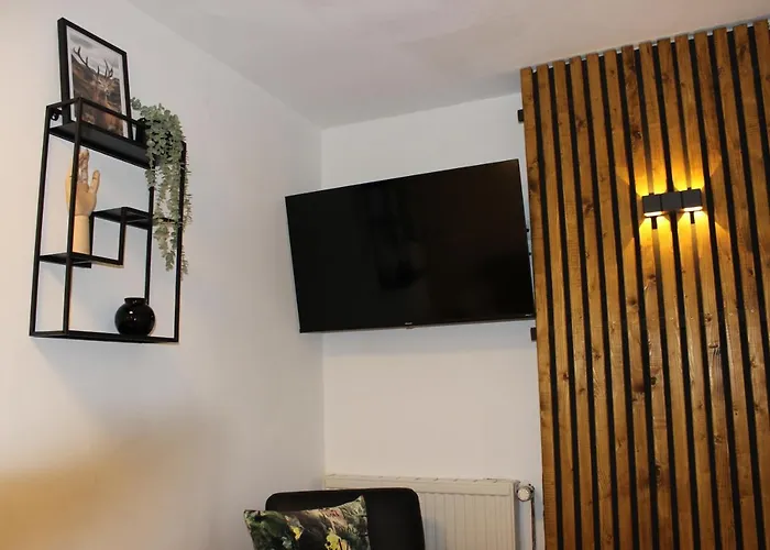 Kleine Souterrain Naehe Hamburg *