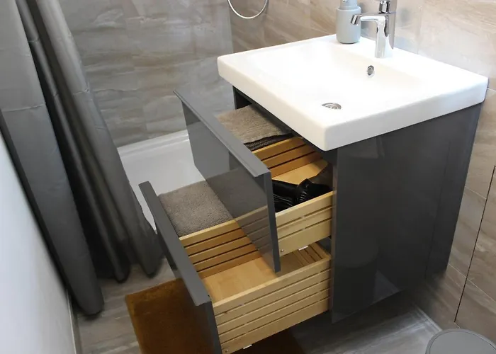 Kleine Souterrain Naehe Hamburg *