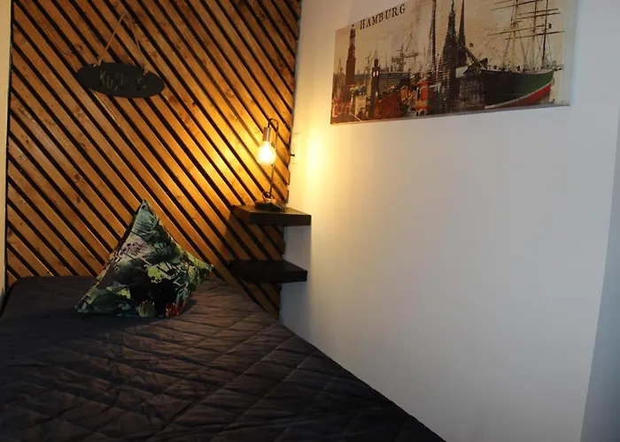 Kleine Souterrain Naehe Hamburg