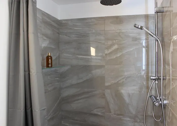 Kleine Souterrain Naehe Hamburg Daire